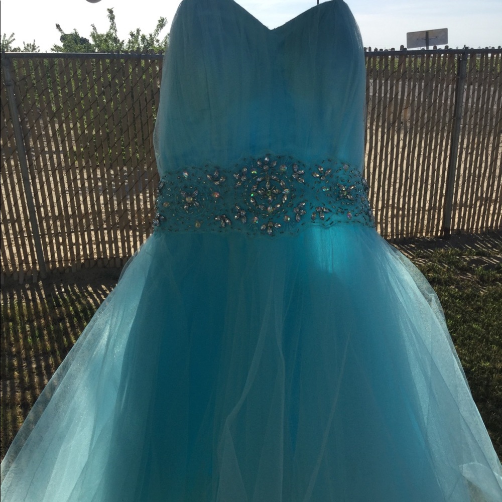 Dress - Picture 2 of 6